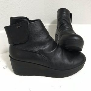 Igi&co Italian Leather Wedge Ankle Boots